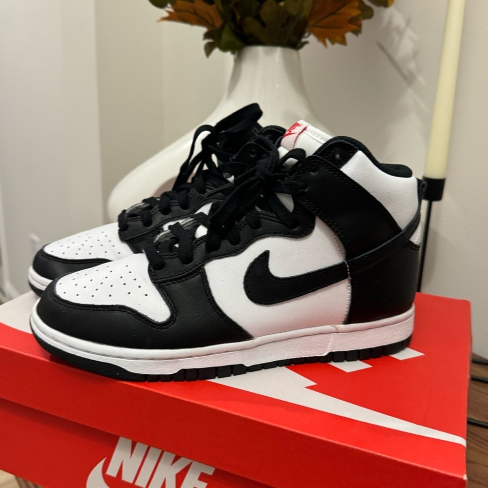 Worn Once! Nike Dunk - Mid - Black & White Pandas Women’s size 8 - Picture 3 of 6